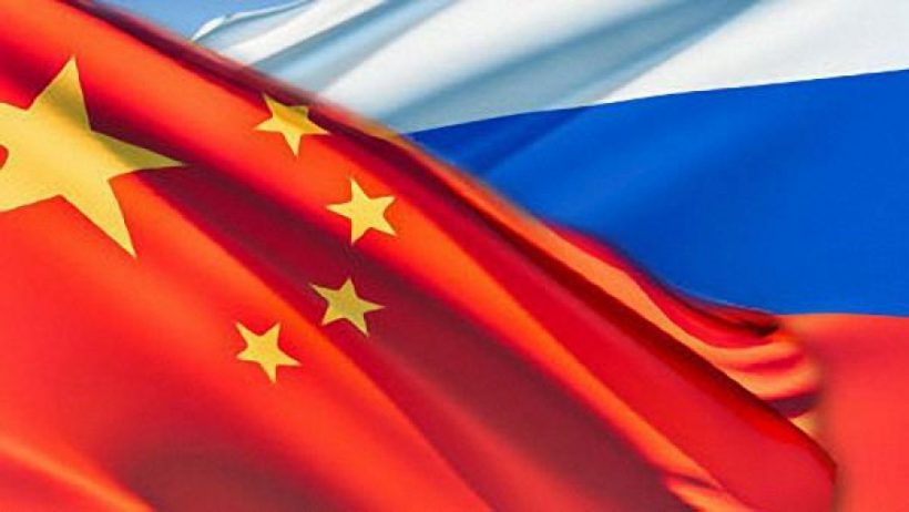 Флаг России и Флаг Китая